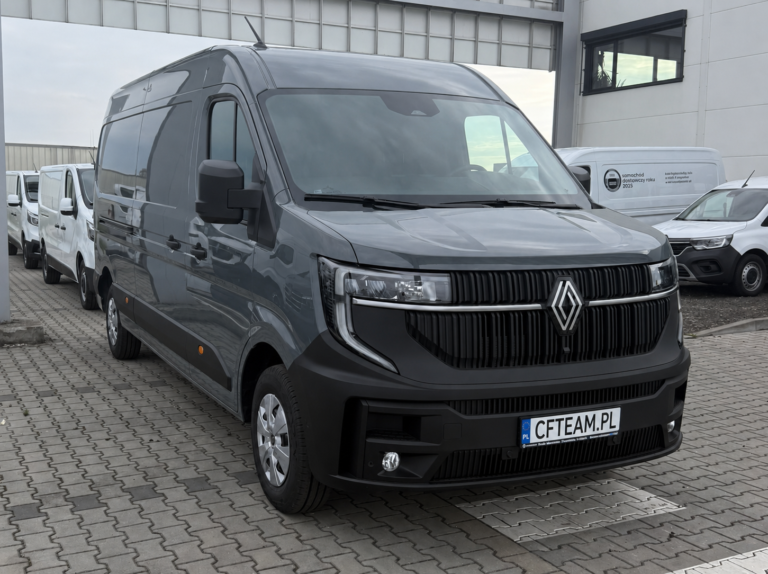 Kolejny samochód wydany klientowi – Renault Master odebrany z salonu